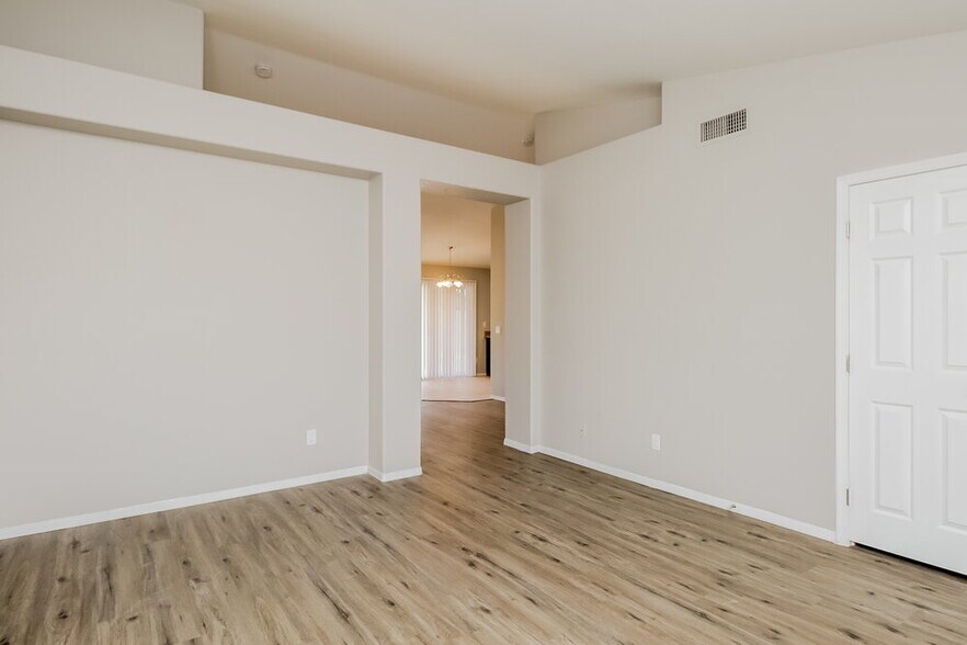 Building Photo - 6351 E Regina St