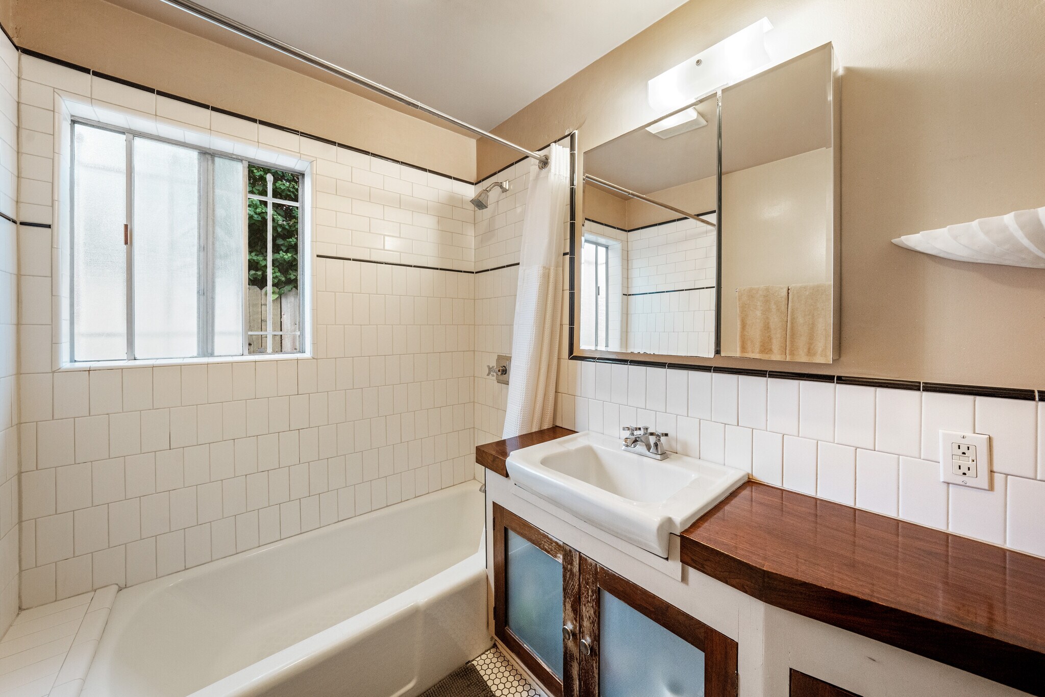 Bathroom - 4536 Corliss St