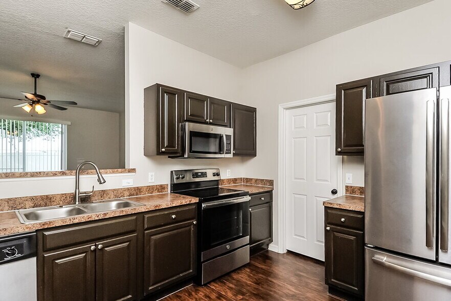 Building Photo - 1806 Eagle Pines Circle
