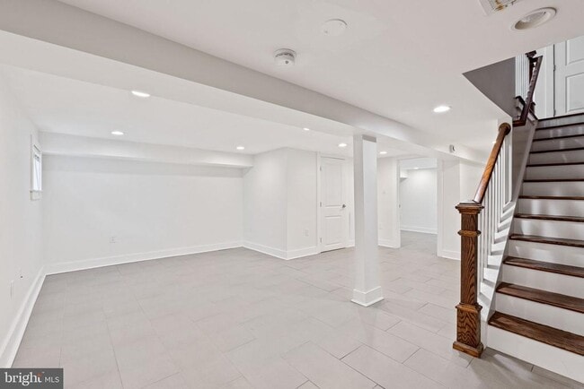 Building Photo - 1110 Orren St NE