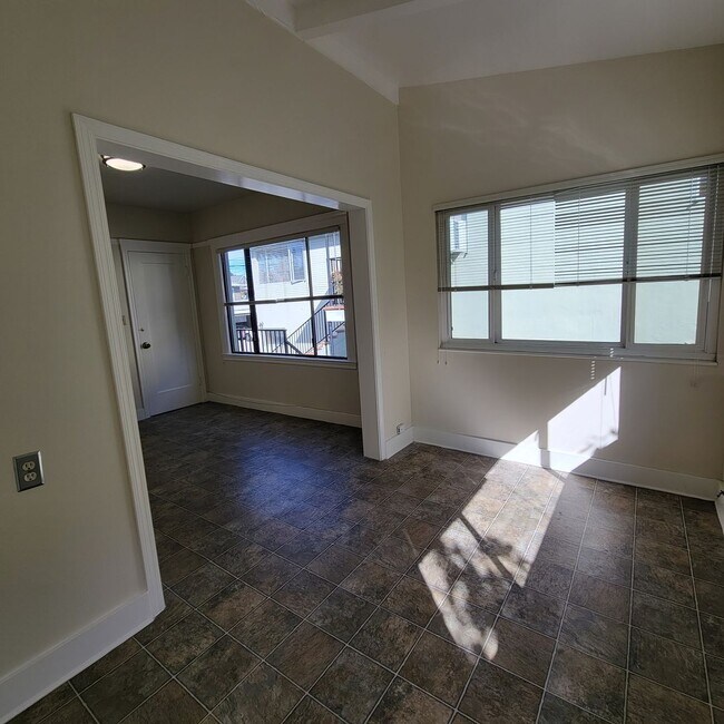 Building Photo - 950 Fremont St