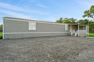 Building Photo - 21395 Ruth Dr