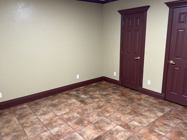 Building Photo - 1104 Leo Dr