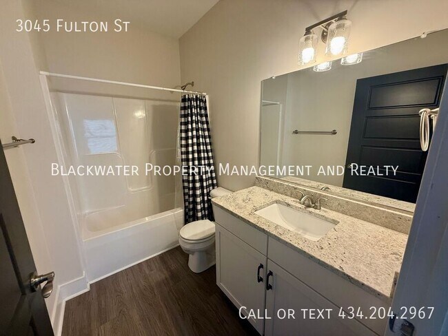 Building Photo - 3045 Fulton St