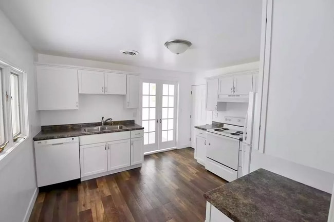 Building Photo - Beautiful Recently Renovated 2-Bedroom Home in Goshen's West Goshen Neighborhood