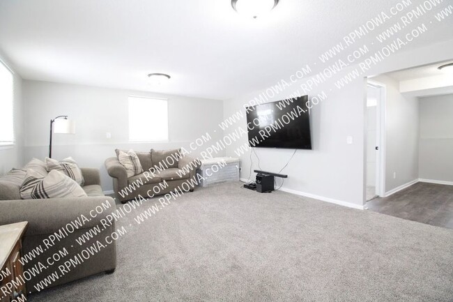 Building Photo - 1318 SW Kenworthy Dr