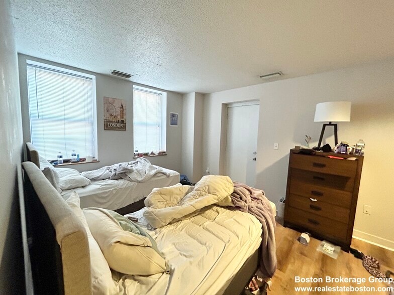 Building Photo - 73 Gainsborough St