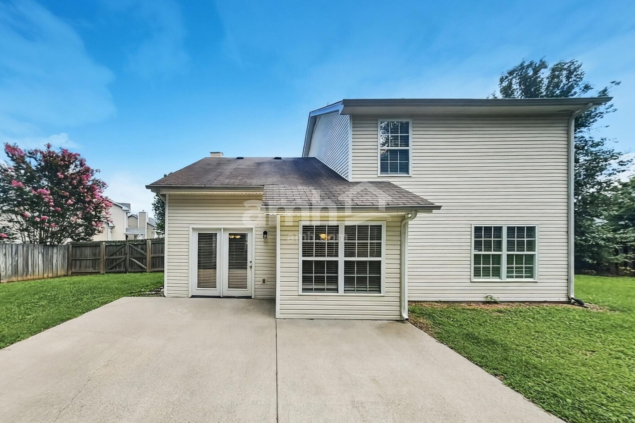 Building Photo - 916 Springs Hill Way