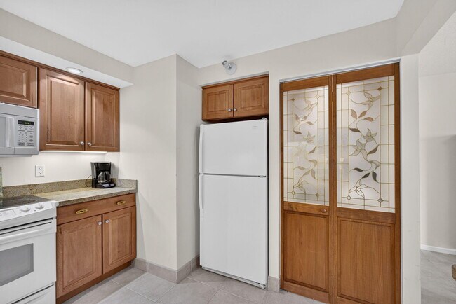 Building Photo - 2800 N Ocean Dr