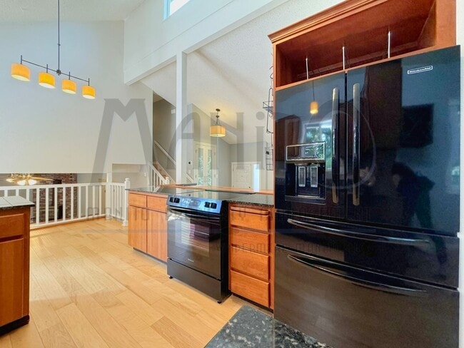 Building Photo - *COMING SOON* Entertainer's Delight - Spra...