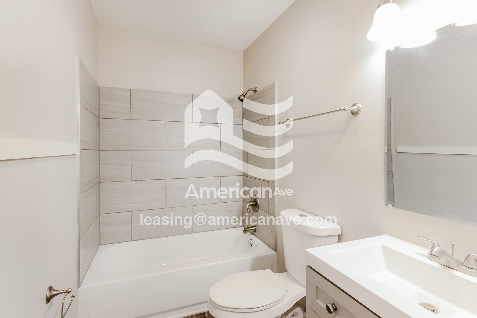 Building Photo - 1933 Dequincy St