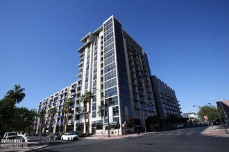 Building Photo - Modern Downtown 1Bdm 1Ba Condo at Juhl!