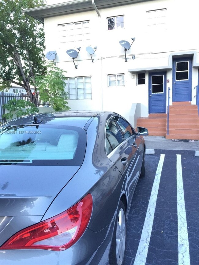 Building Photo - 8340 Crespi Blvd