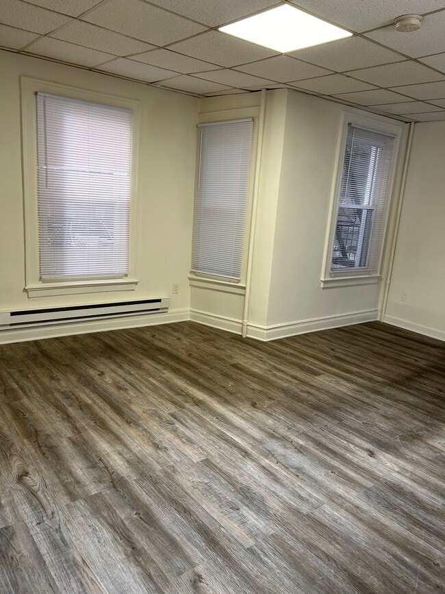 Building Photo - 940 Broad St