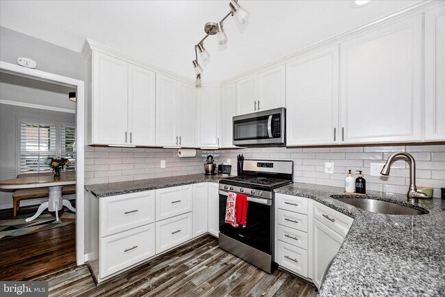 Building Photo - 2465 Bear Den Rd