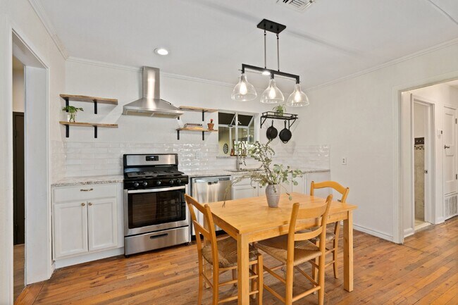 Building Photo - Classic home in the heart of Terrell Heights