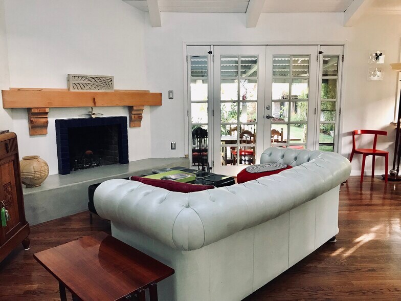 Wood Burning Fireplace - 22427 Clarendon St