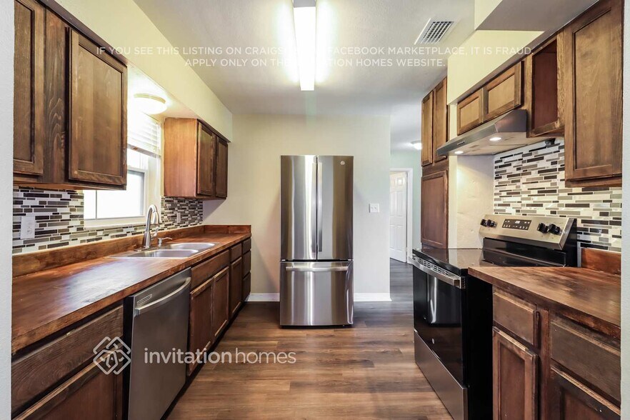 Building Photo - 8541 Jacaranda Ave