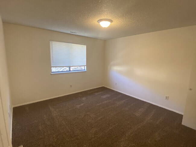 Building Photo - Available Immeditely!
