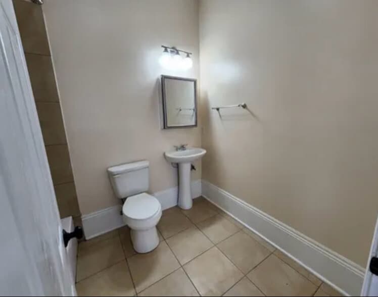 Building Photo - 2921 Annunciation St