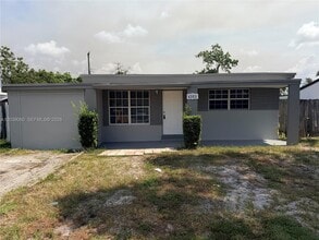 Building Photo - 6321 SW 20th Ct