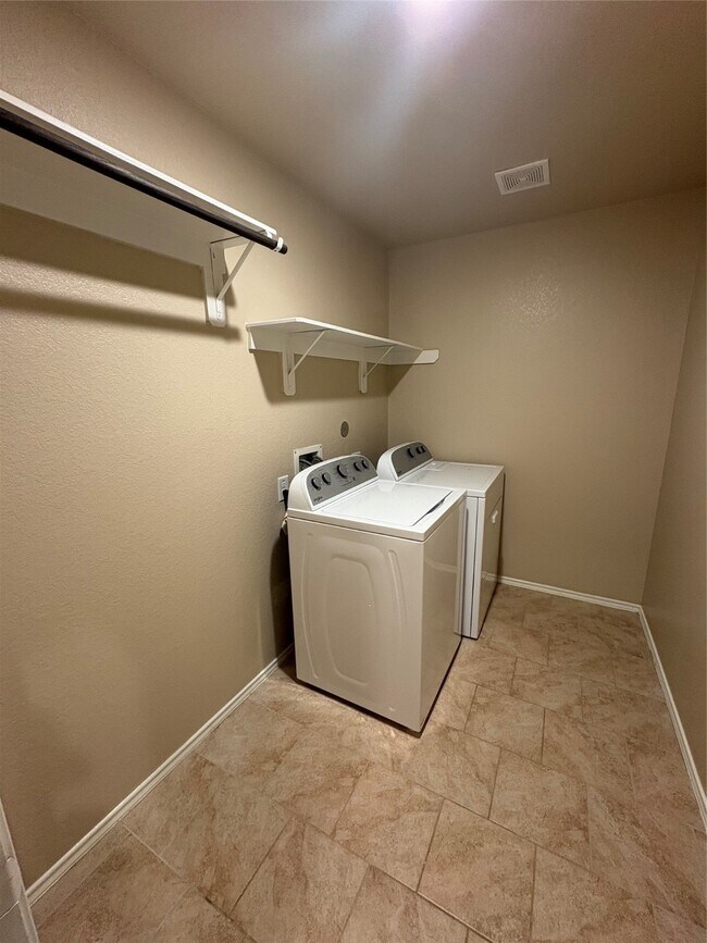 Building Photo - 9602 Paloma Creek Dr
