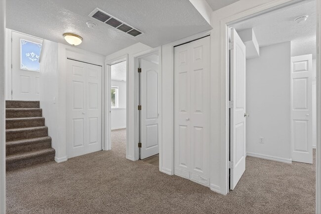 Building Photo - HUGE 6 bed 3 bath Home in Pocatello