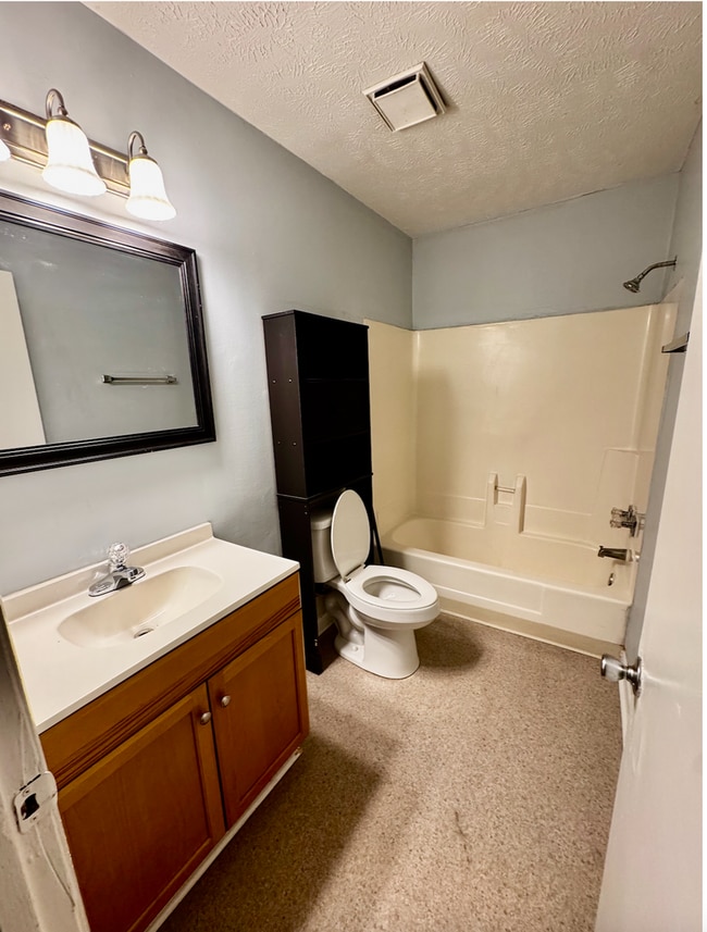 Building Photo - 5144-5158 Linbar Dr.