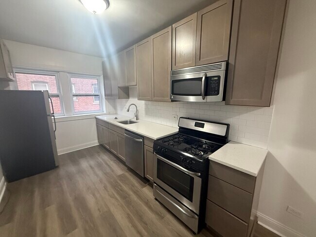 Building Photo - 104 Lincoln Ave