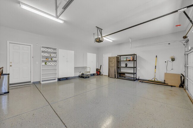 Building Photo - 9363 Willow Pond Cir