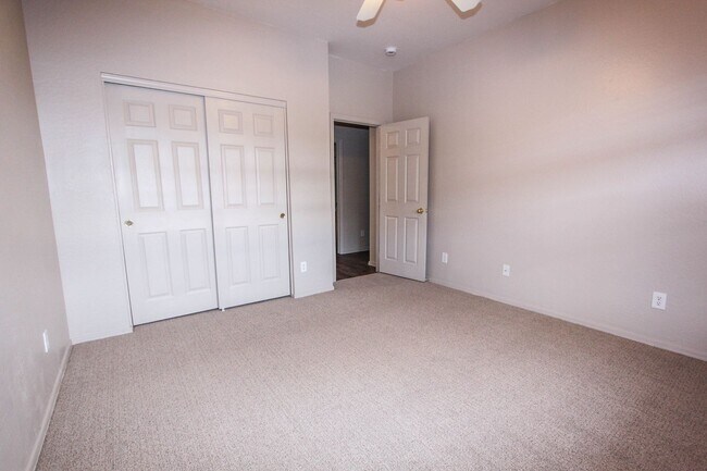 Building Photo - MOVE IN SPECIAL - 3 Bedroom Home in Quailwood