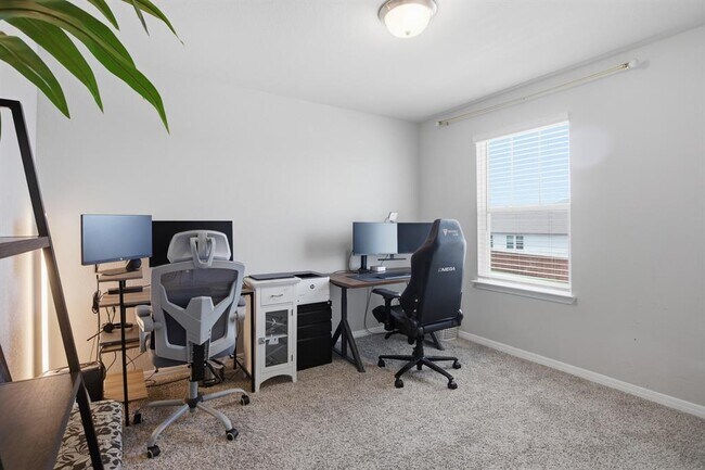 Building Photo - 514 Sun Grv Trl
