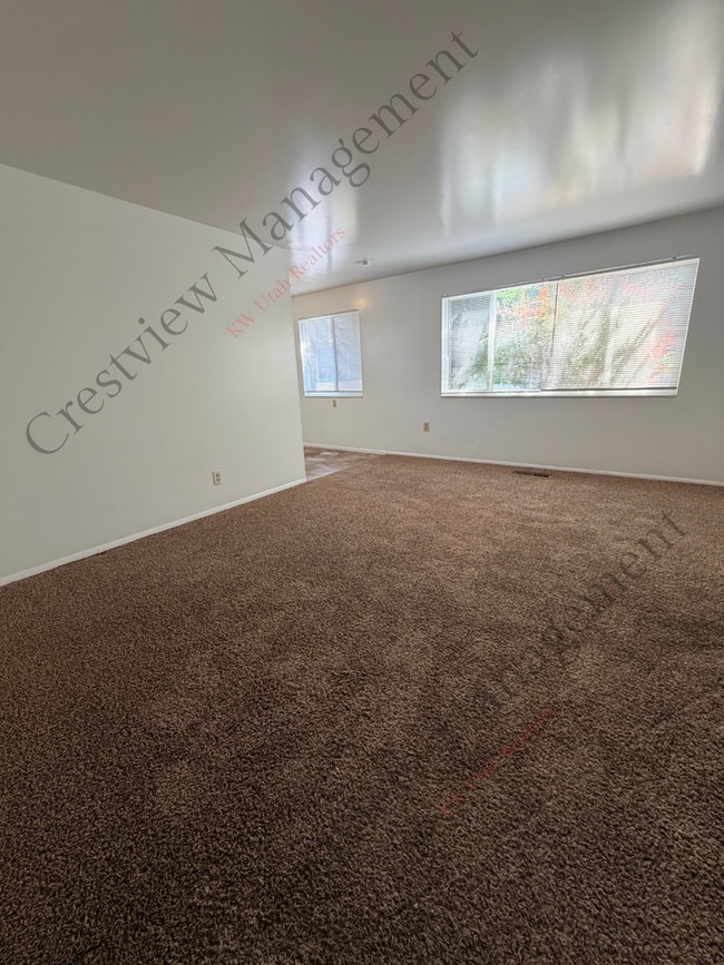 Building Photo - 549 Stringham Ave