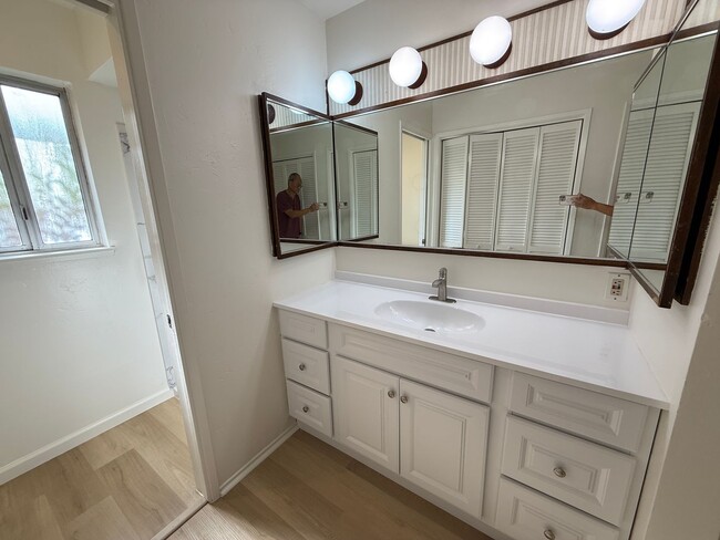 Building Photo - Remodeled Duplex in Central Sunnyvale Loca...