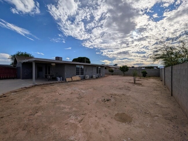 Building Photo - 13208 W Tuckey Ln