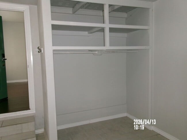 Building Photo - Modern 4-Bedroom Home