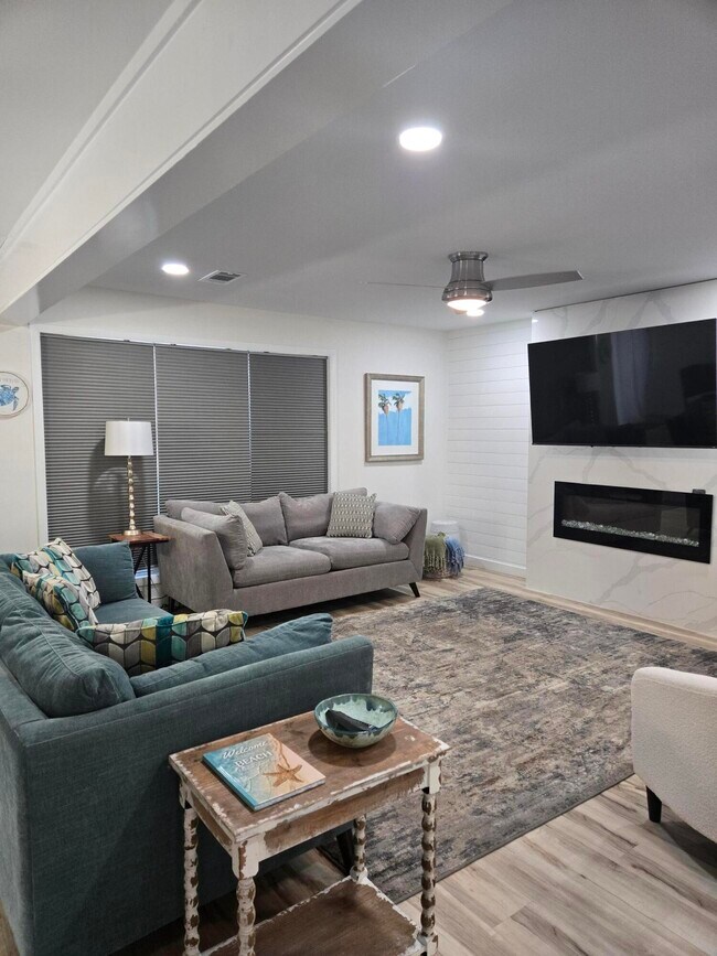 Building Photo - 735 Sandpiper Pl