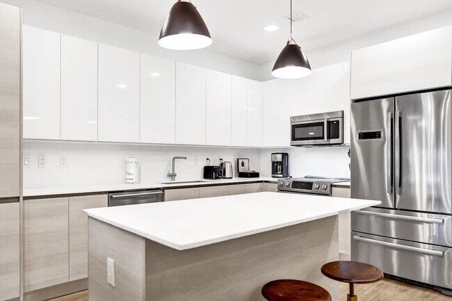 Building Photo - 1220 17th St