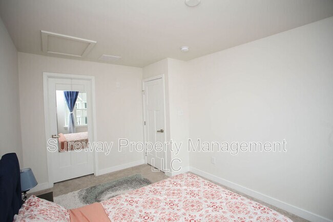 Building Photo - 185 Nathan Dr