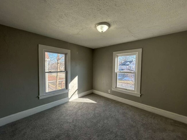 Building Photo - Charming & Move-In Ready in Lorain!