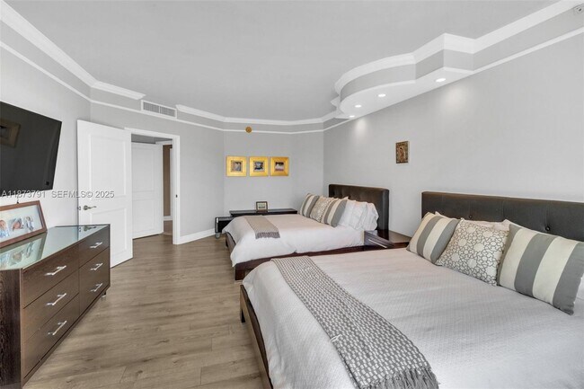 Building Photo - 21050 Point Pl