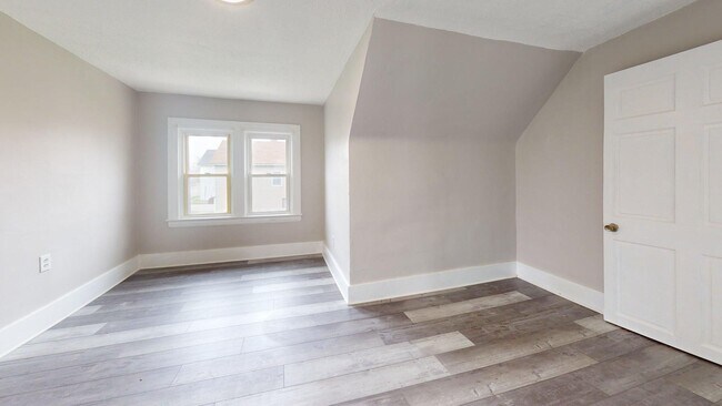 Building Photo - Lorain 2 Bedroom Single Family Home