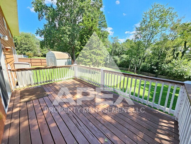 Building Photo - Contemporary Ranch Style 3Bd – 2Ba Single ...
