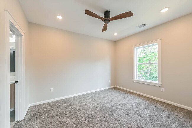 Building Photo - 4721 Mallow St