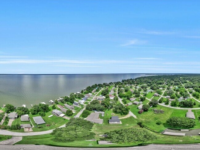 Building Photo - 683 Water View Dr
