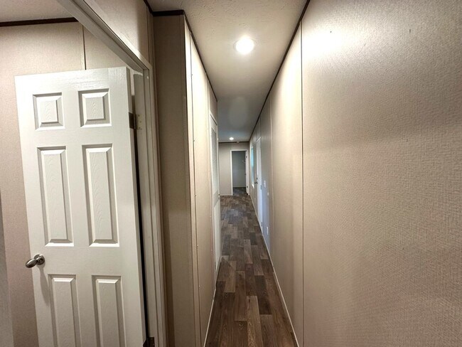 Building Photo - Brand new Efficiency 1 BR mobile home with large bonus room