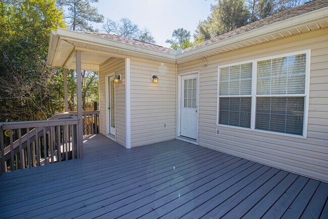 Building Photo - Charming 3 Bedroom, 2 Bathroom in Rosewood...