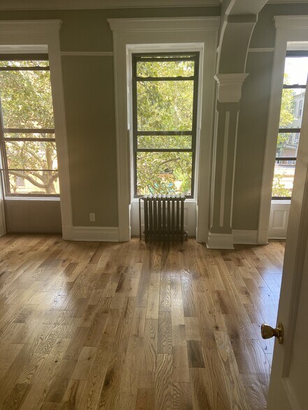 Building Photo - 308 Lewis Ave