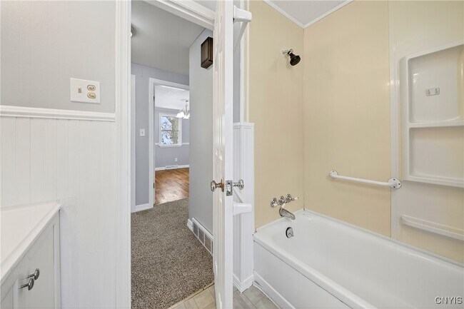 Building Photo - 310 Midwood Dr