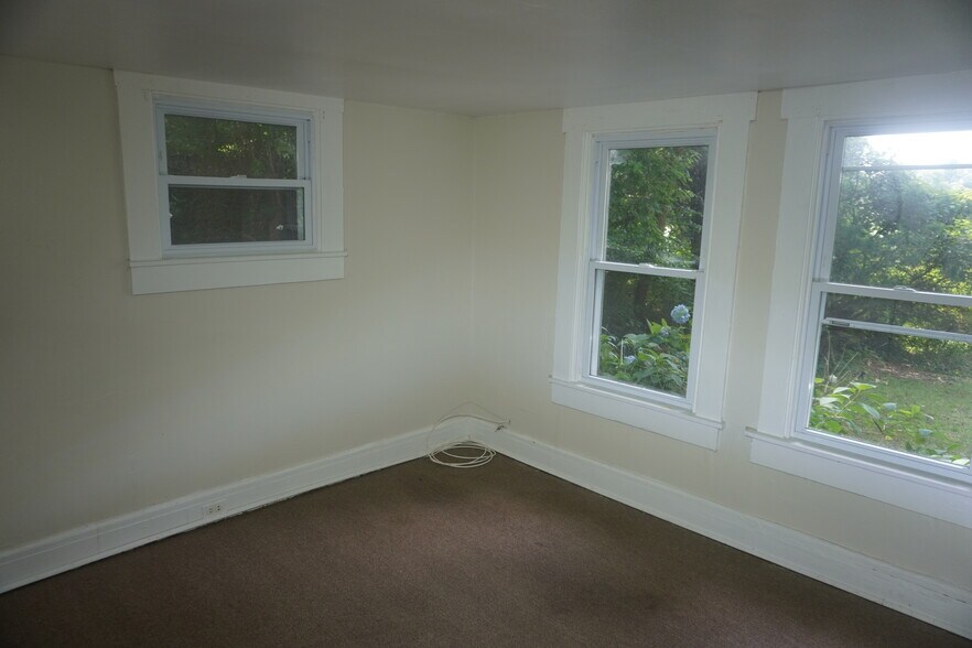 Building Photo - 2214 Vandermast Ln